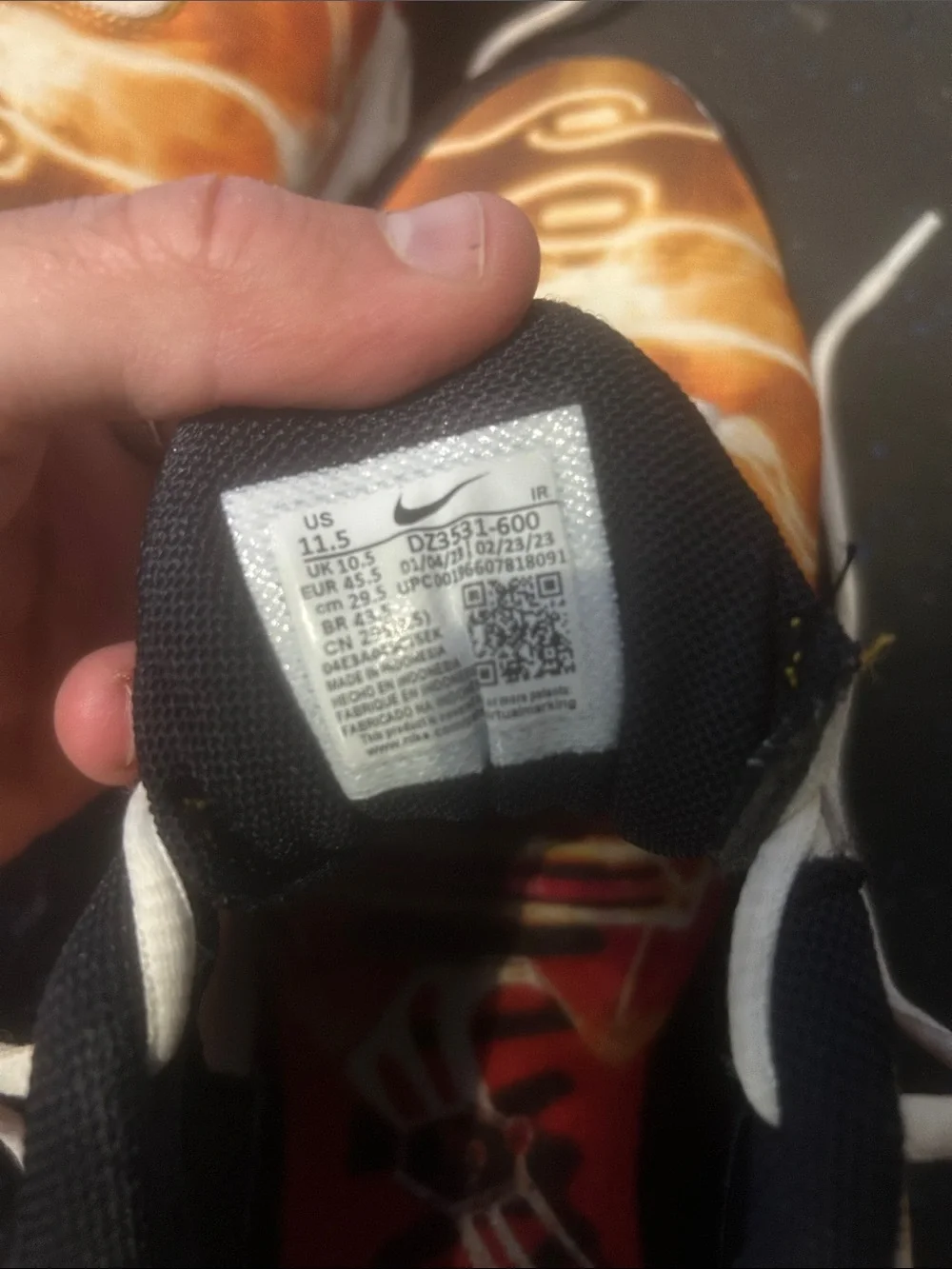 Nike Men's Orange Wave-Pattern Athletic Shoes with Black Collar